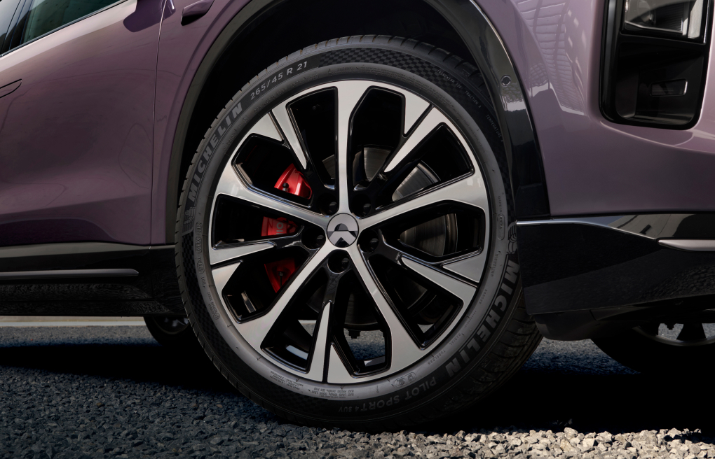 NIO 4-Piston Fixed Calipers