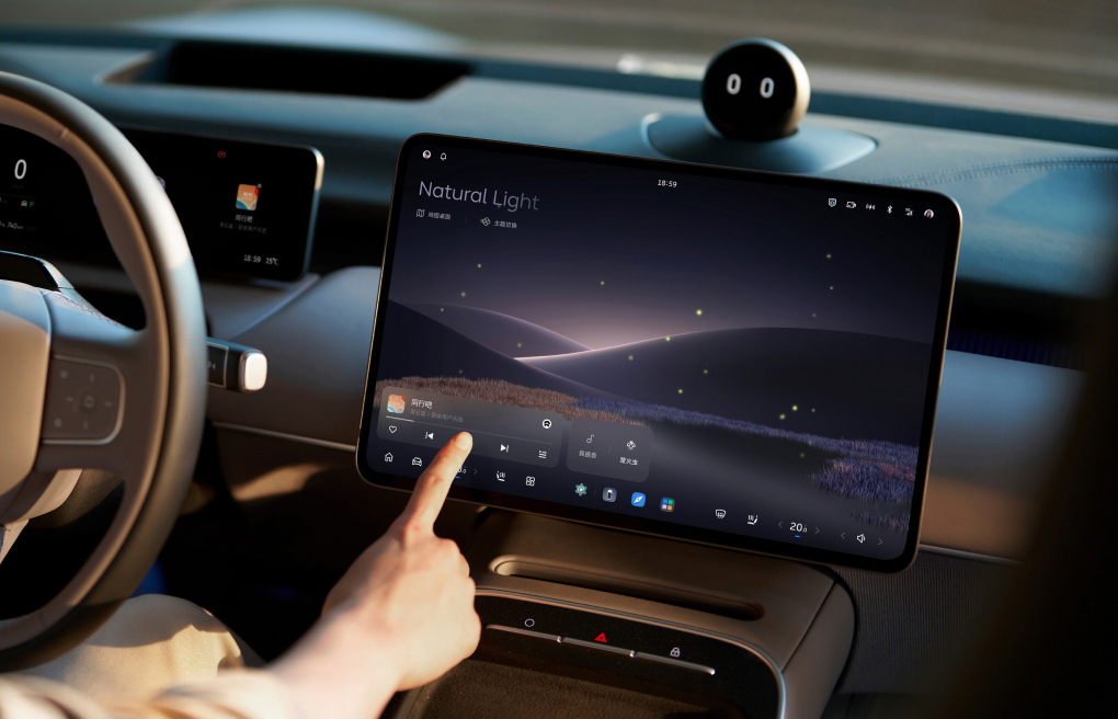 15.6-Inch AMOLED Center Display