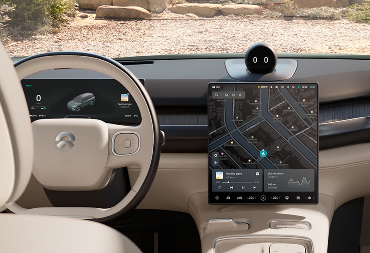 Det 12,8" AMOLED Det 12,8" AMOLED