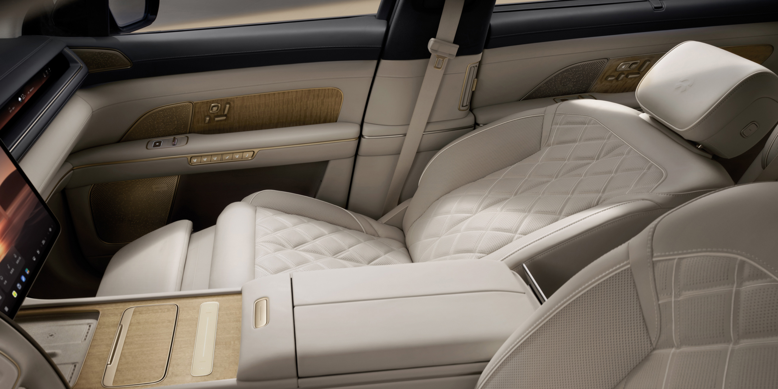 Zero-Gravity Lounge Seat